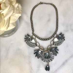 STATEMENT NECKLACE